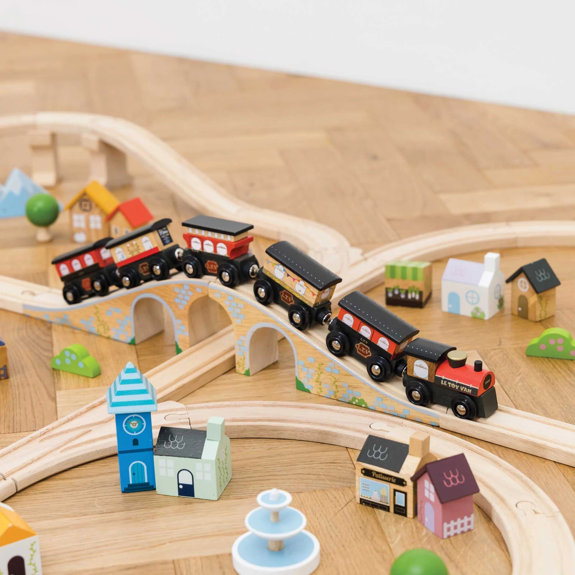 Le Toy Van - Royal Express Train Set by Lauvely - Learning Bugs UK