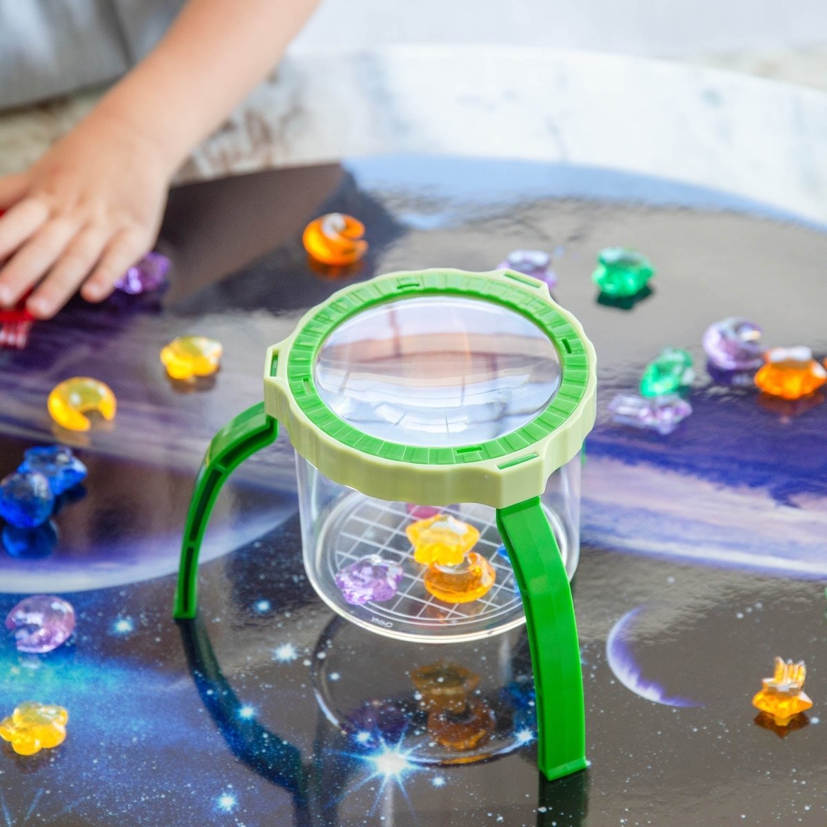 Tabletop Magnifier 2.3X & Pot – for children, available at Learning Bugs UK