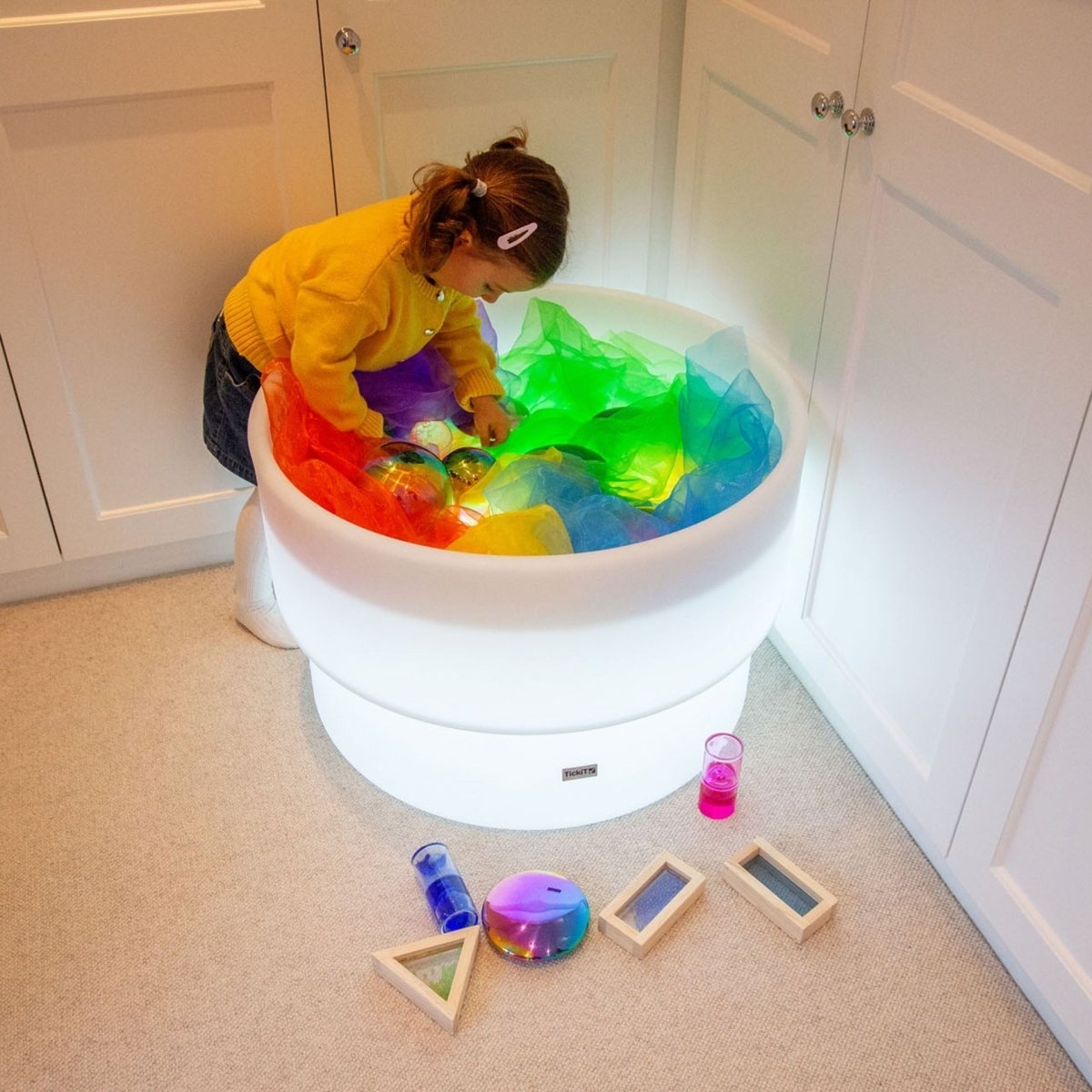 Discovery Glow Water Table – Baby Toys & Activity Equipment for children, available at Learning Bugs UK