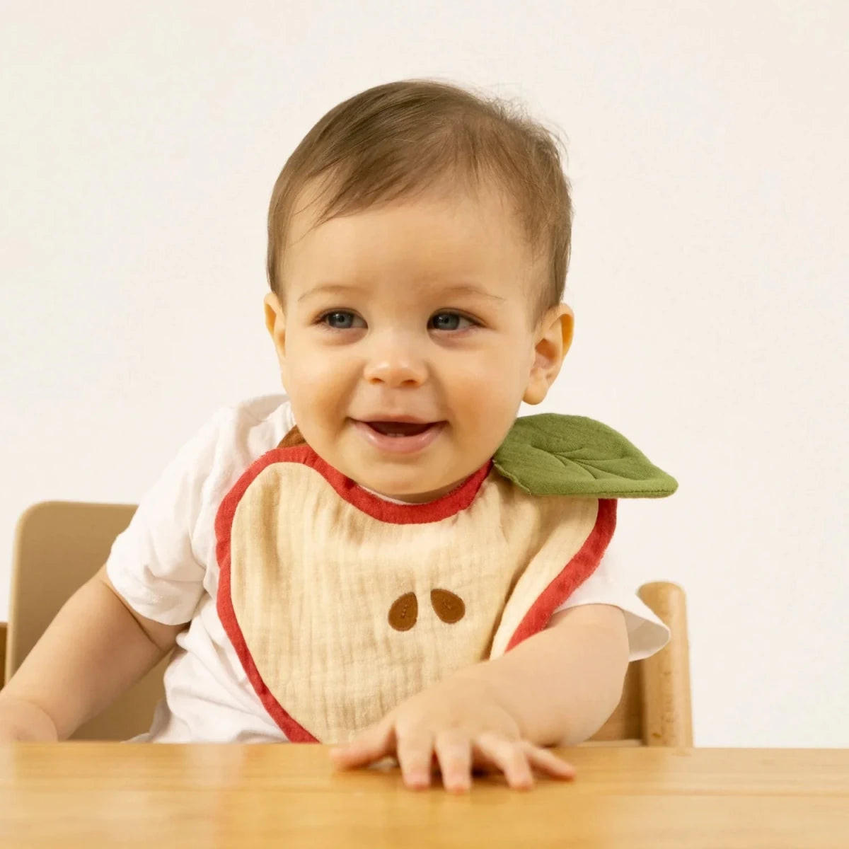 Oli&Carol Pepa the Apple Feeding Bib – Tableware & Cutlery for children, available at Learning Bugs UK