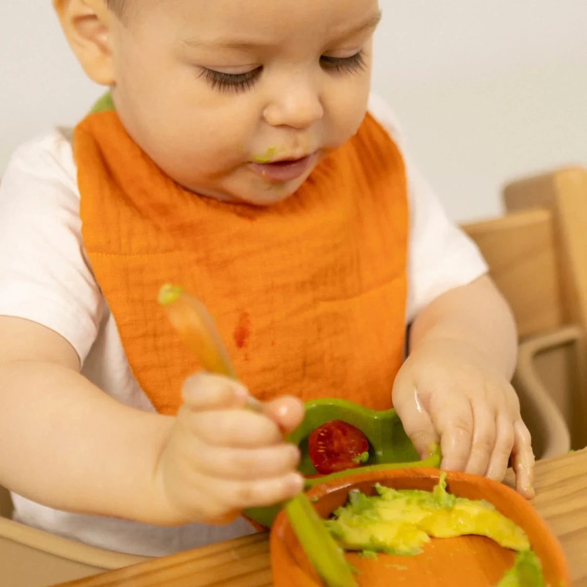 Oli&Carol Cathy the Carrot Feeding Bib – Tableware & Cutlery for children, available at Learning Bugs UK