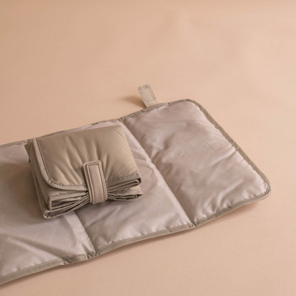 Baby Changing Tote Bag - Oyster – Changing Bags & Travel Changing Mats for children, available at Learning Bugs UK
