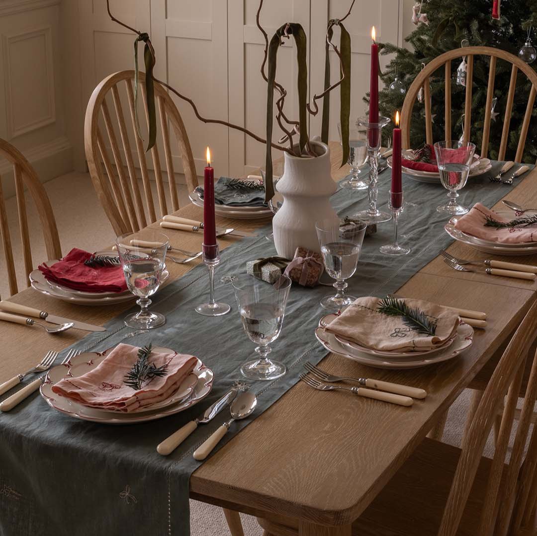 Embroidered Linen Napkins, Set of 4 - Berry