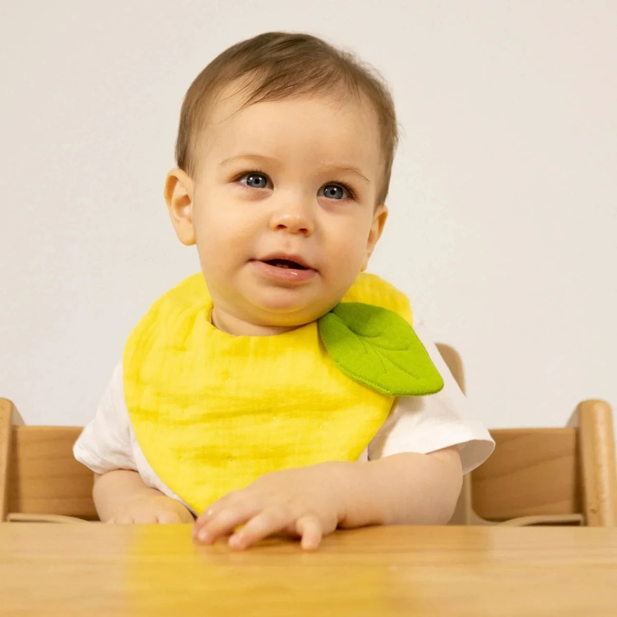 Oli&Carol Lou the Lemon Feeding Bib – Tableware & Cutlery for children, available at Learning Bugs UK