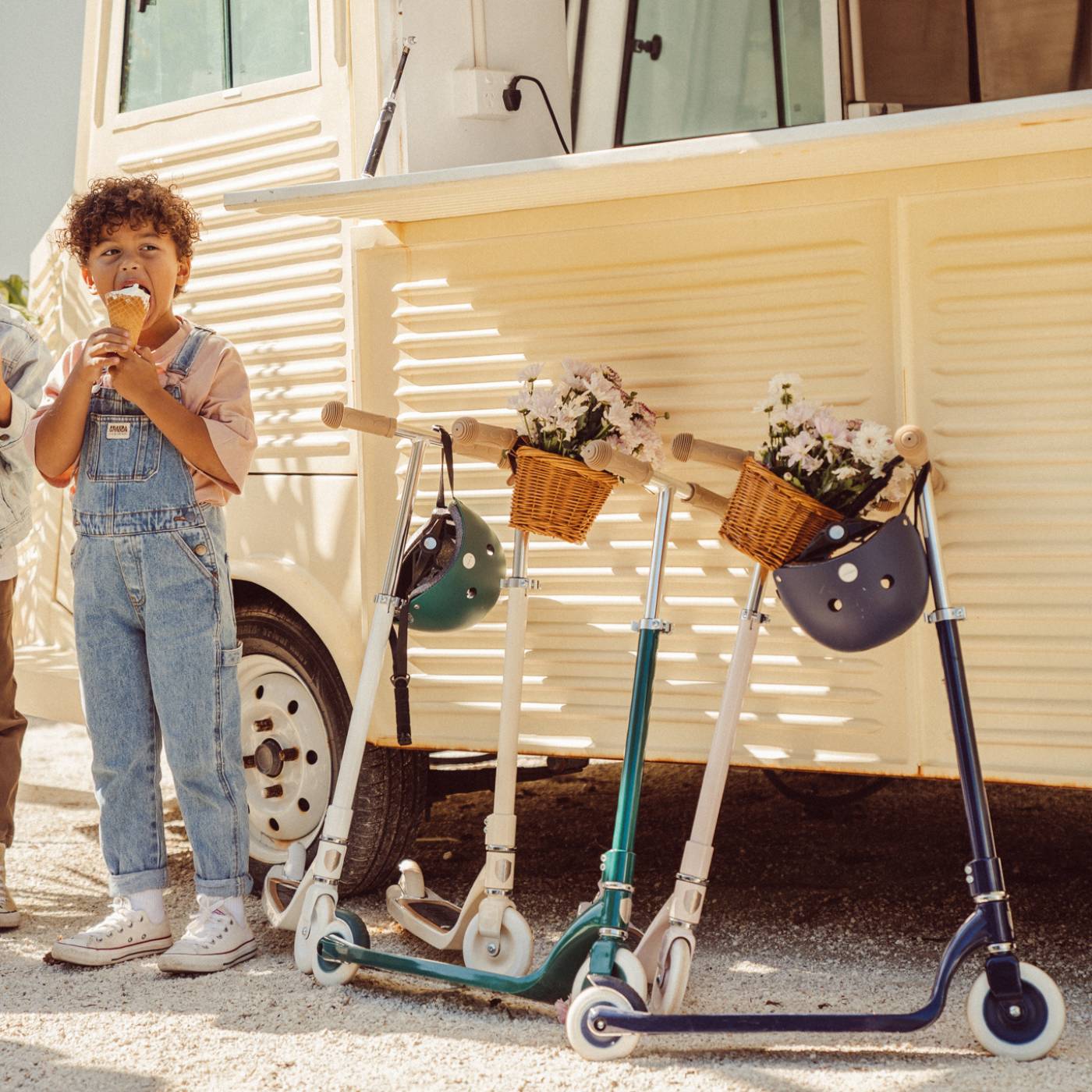 Banwood Maxi Scooter – Kids Two-Wheel Scooter (Navy)