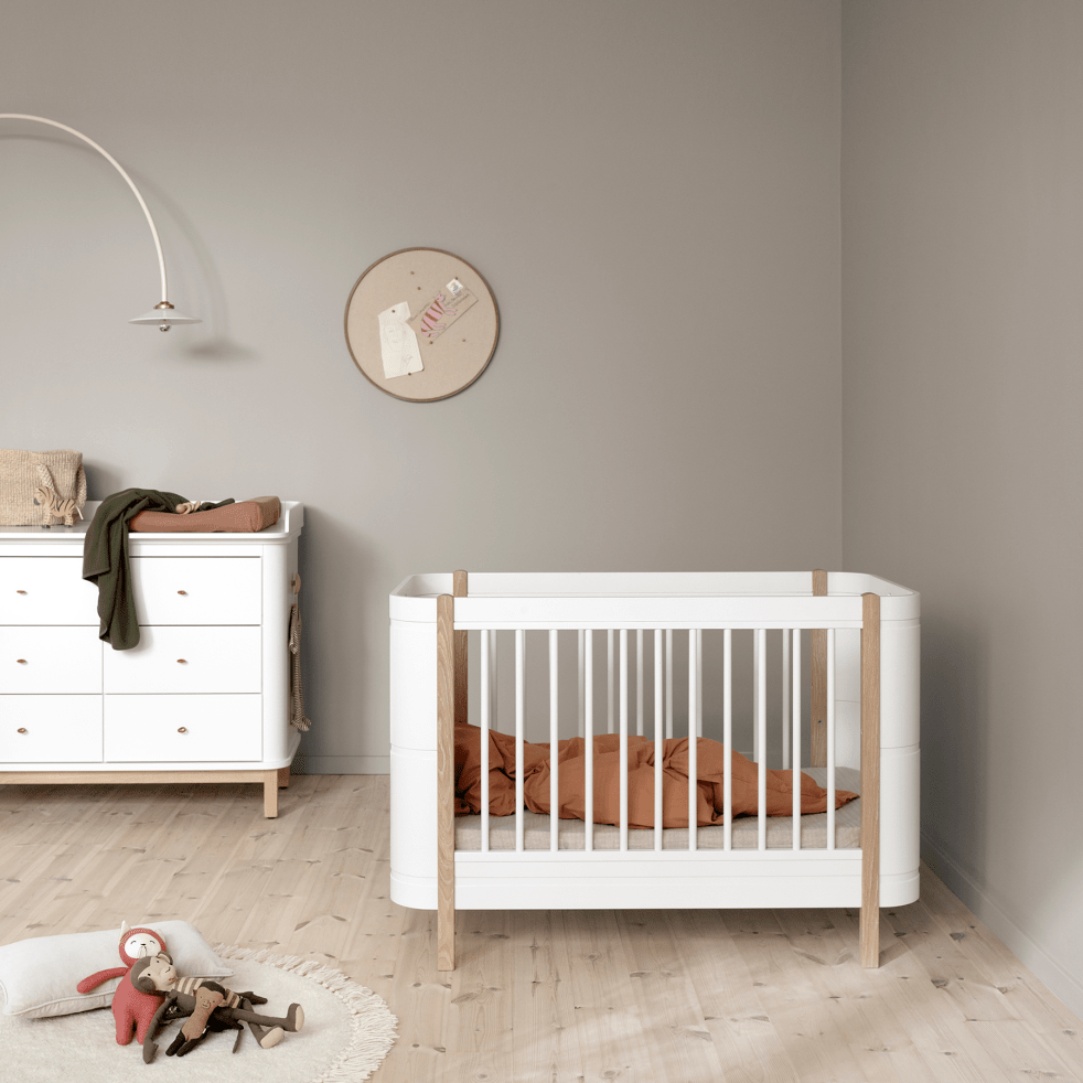 Mini+ Cot Bed Incl. Junior Kit - White/Oak (0-9 Years) – Cot Beds for children, available at Learning Bugs UK