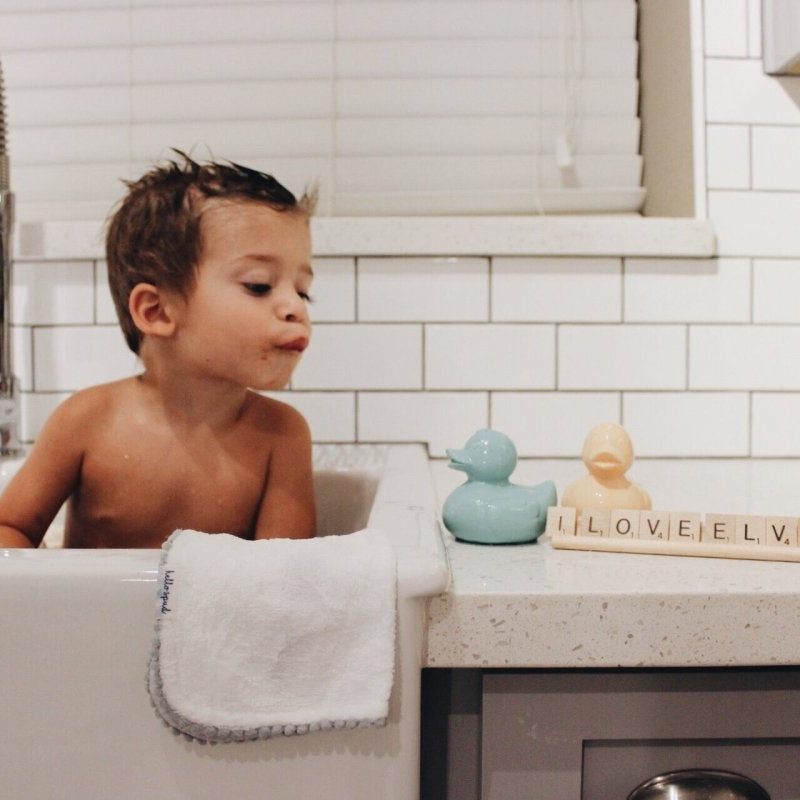 Oli & Carol Small Ducks Monochrome Mint – Bath Toys for children, available at Learning Bugs UK