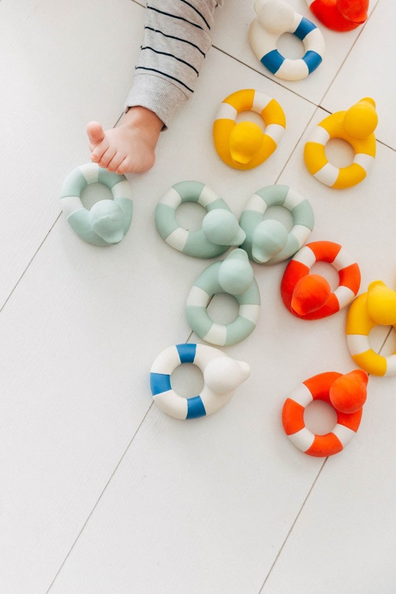 Oli & Carol Floatie Duck Yellow Bath Toy – Bath Toys for children, available at Learning Bugs UK