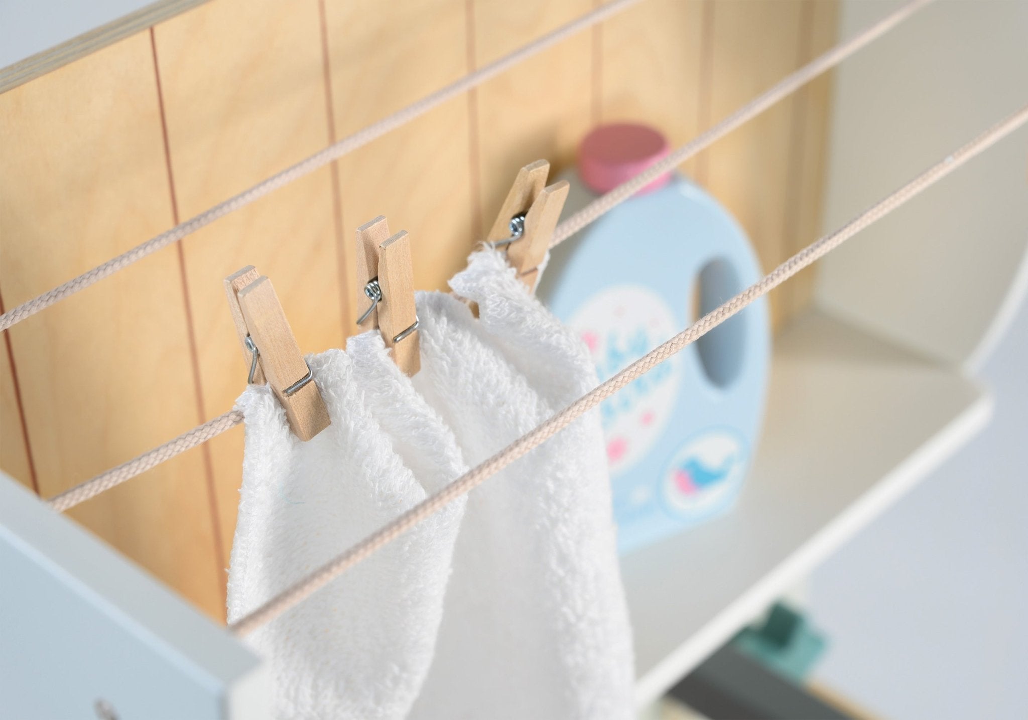 Buy Tender Leaf Laundrette Wooden Play Set | Wooden toy kitchen for kids by Learning Bugs UK