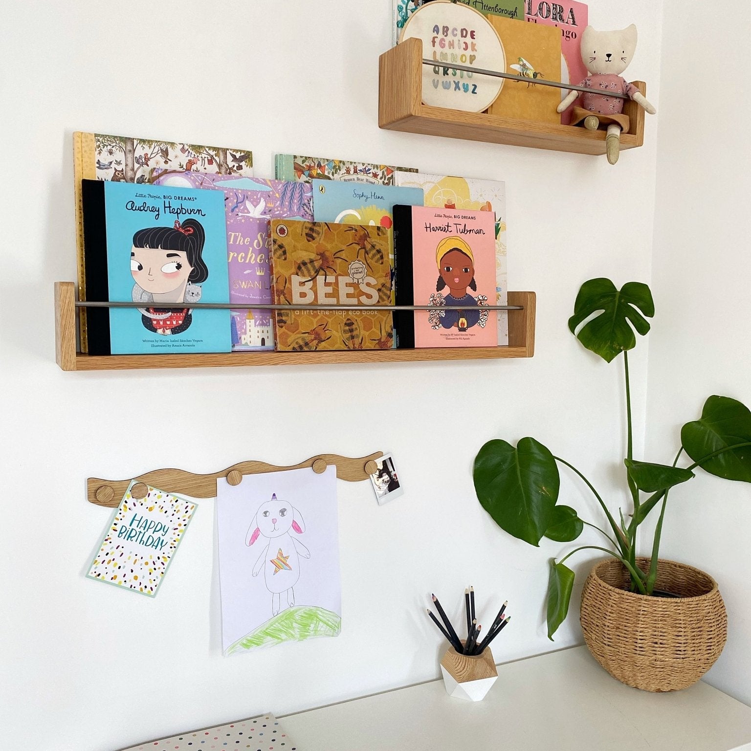 Buy Autumns Corner - the A.C Editions Shelf | Bookshelf for kids by Learning Bugs UK