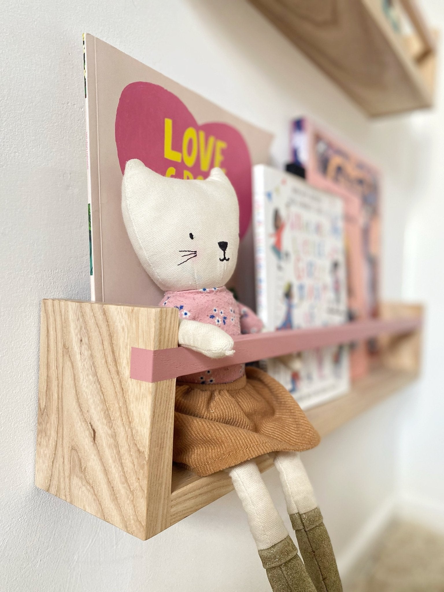 Buy Autumns Corner - The Bookshelf | Bookshelf for kids by Learning Bugs UK