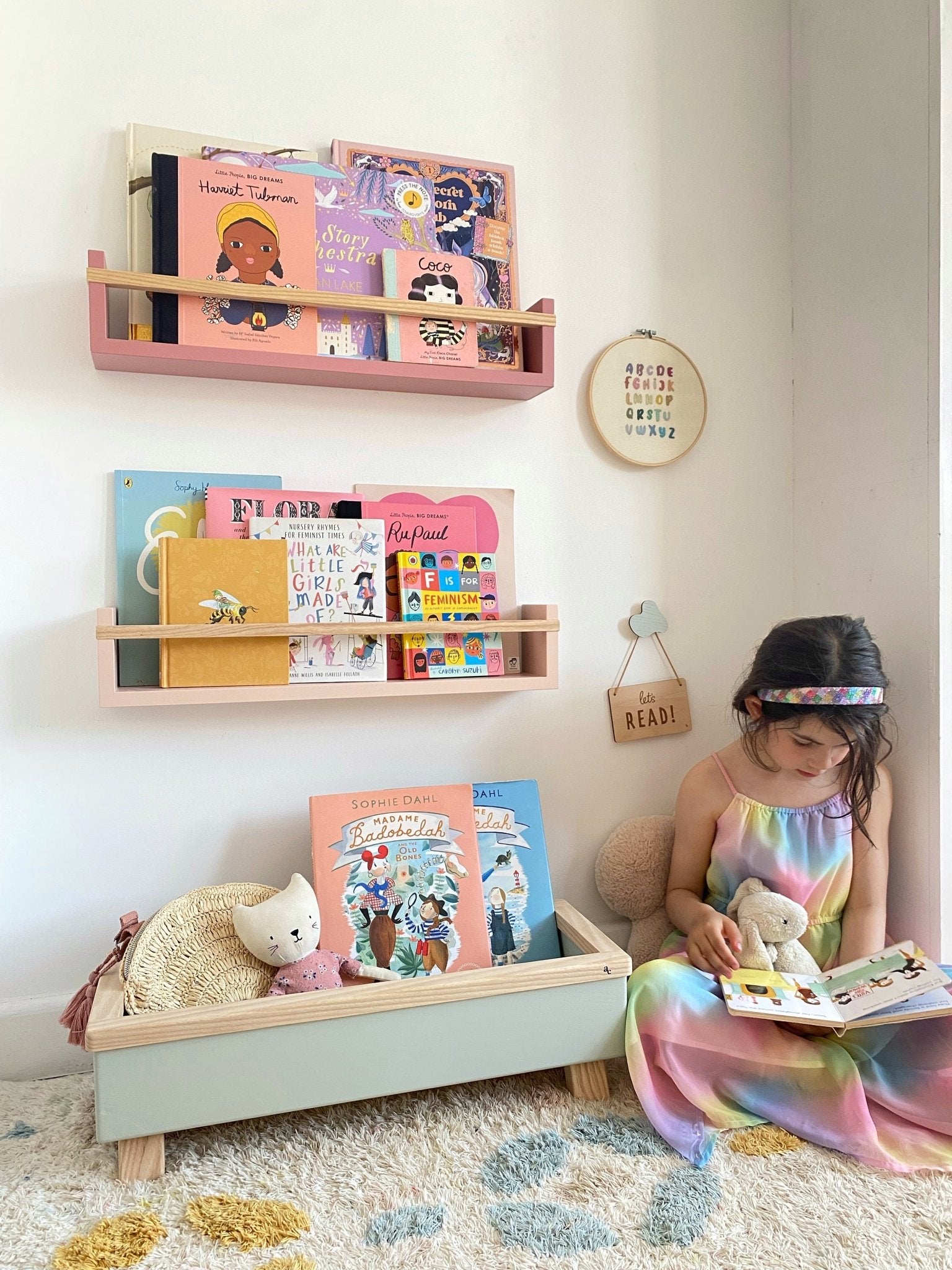 Buy Autumns Corner - The Colour Pop Bookshelf | Bookshelf for kids by Learning Bugs UK