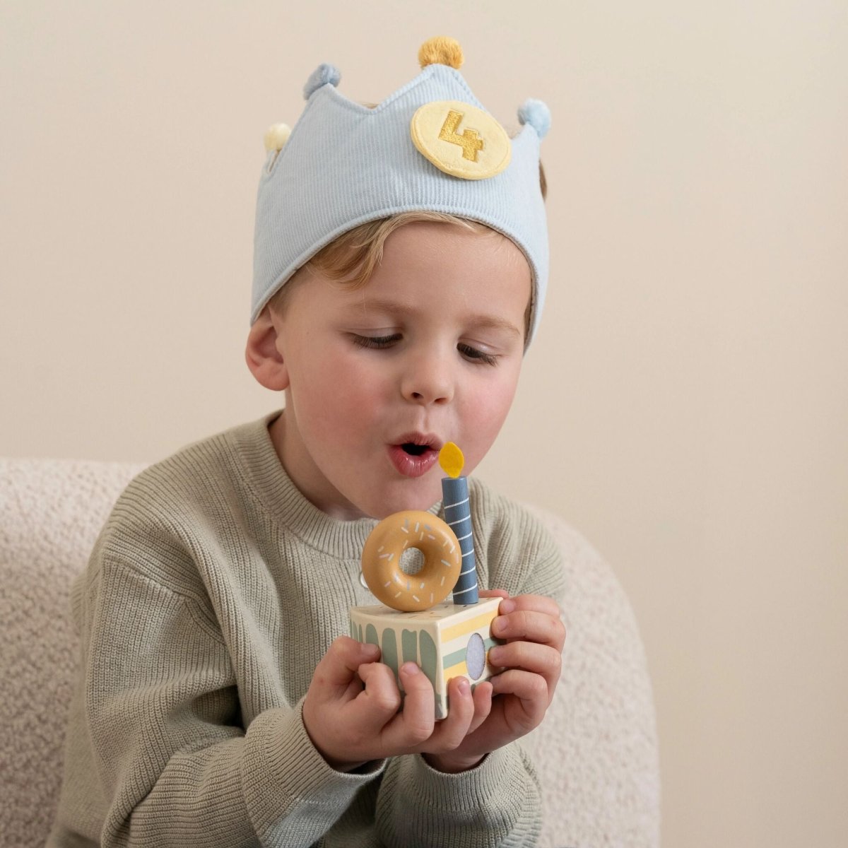 Birthday Crown With Numbers Blue – for children, available at Learning Bugs UK