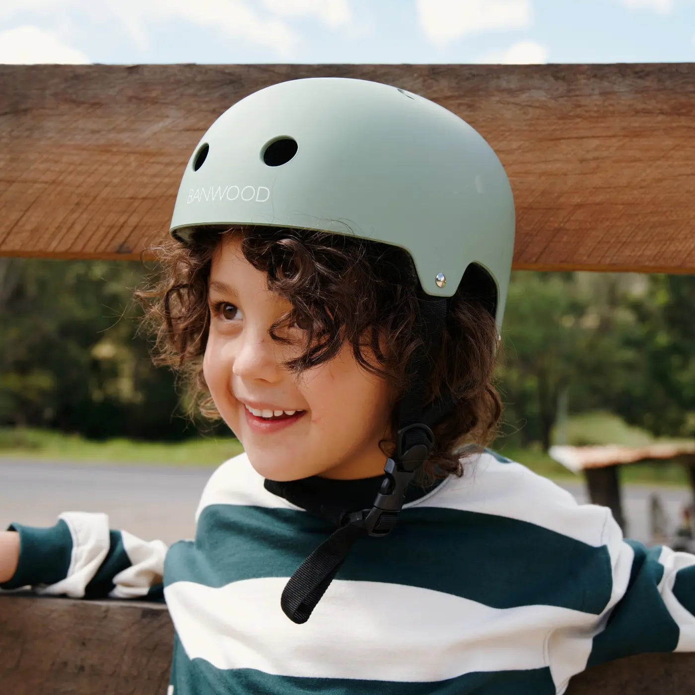 Banwood Classic – Kids Bike & Scooter Helmet (Matte Forest)