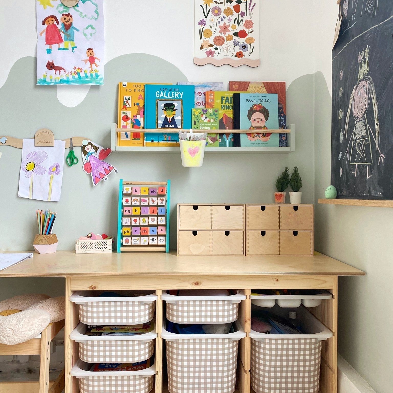 Buy Wavy Colour Pop Magnetic Picture Frame | Wall Hangings / Display for kids by Learning Bugs UK