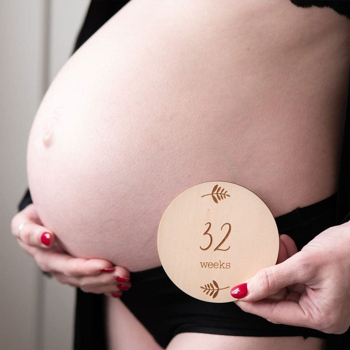 Priya & Peanut Wooden Pregnancy Milestone Disc Set – Milestone & Keepsake Cards for children, available at Learning Bugs UK