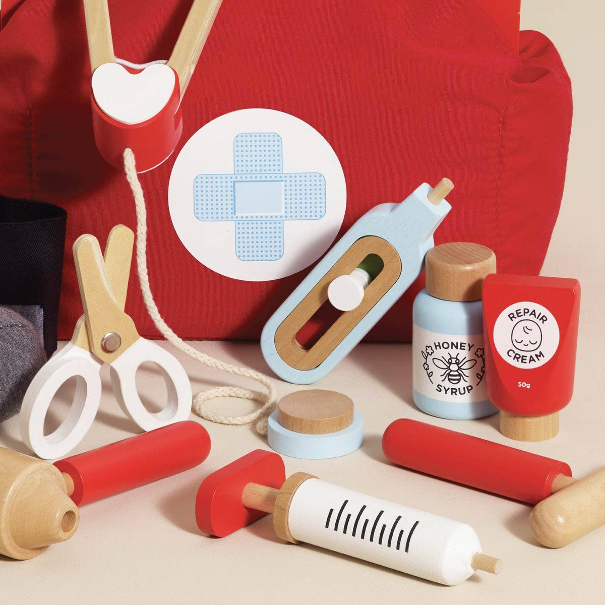 Le Toy Van wooden vintage doctor roleplay kit, photo 5 of 7