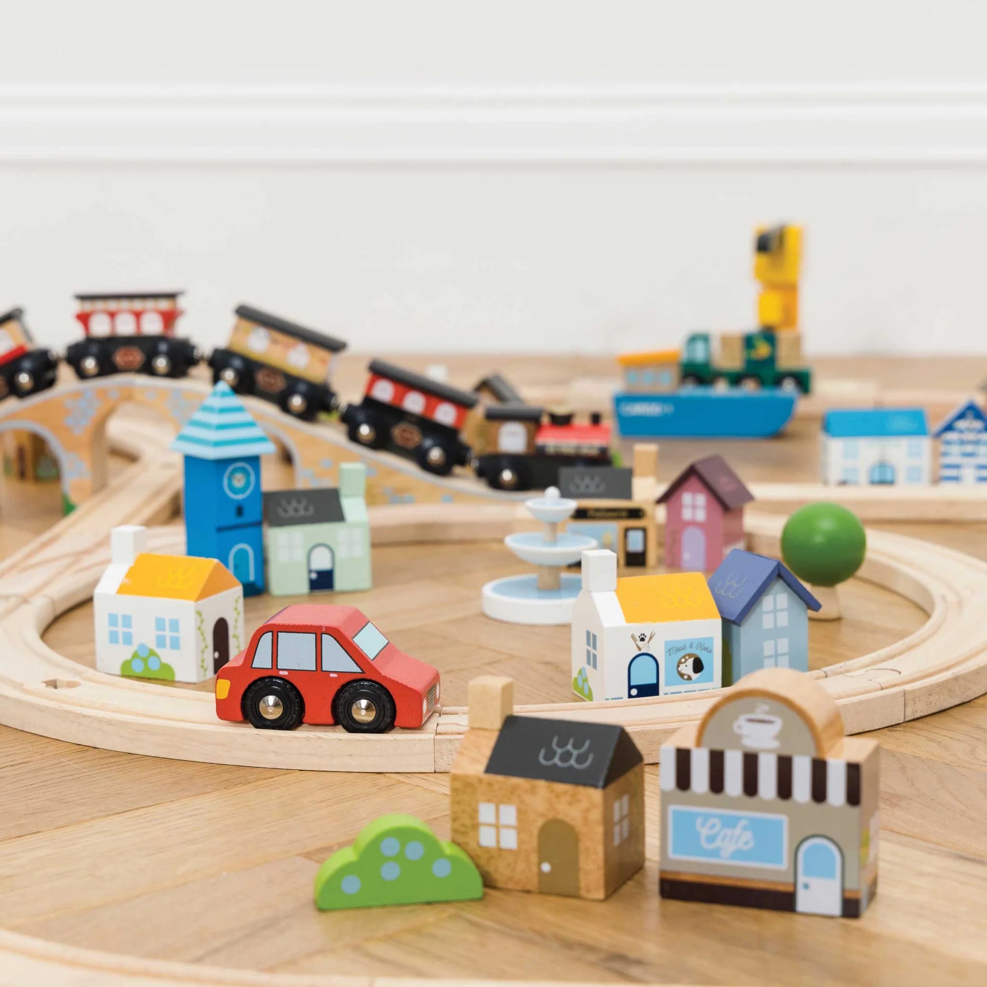 Le Toy Van - Royal Express Train Set by Lauvely - Learning Bugs UK