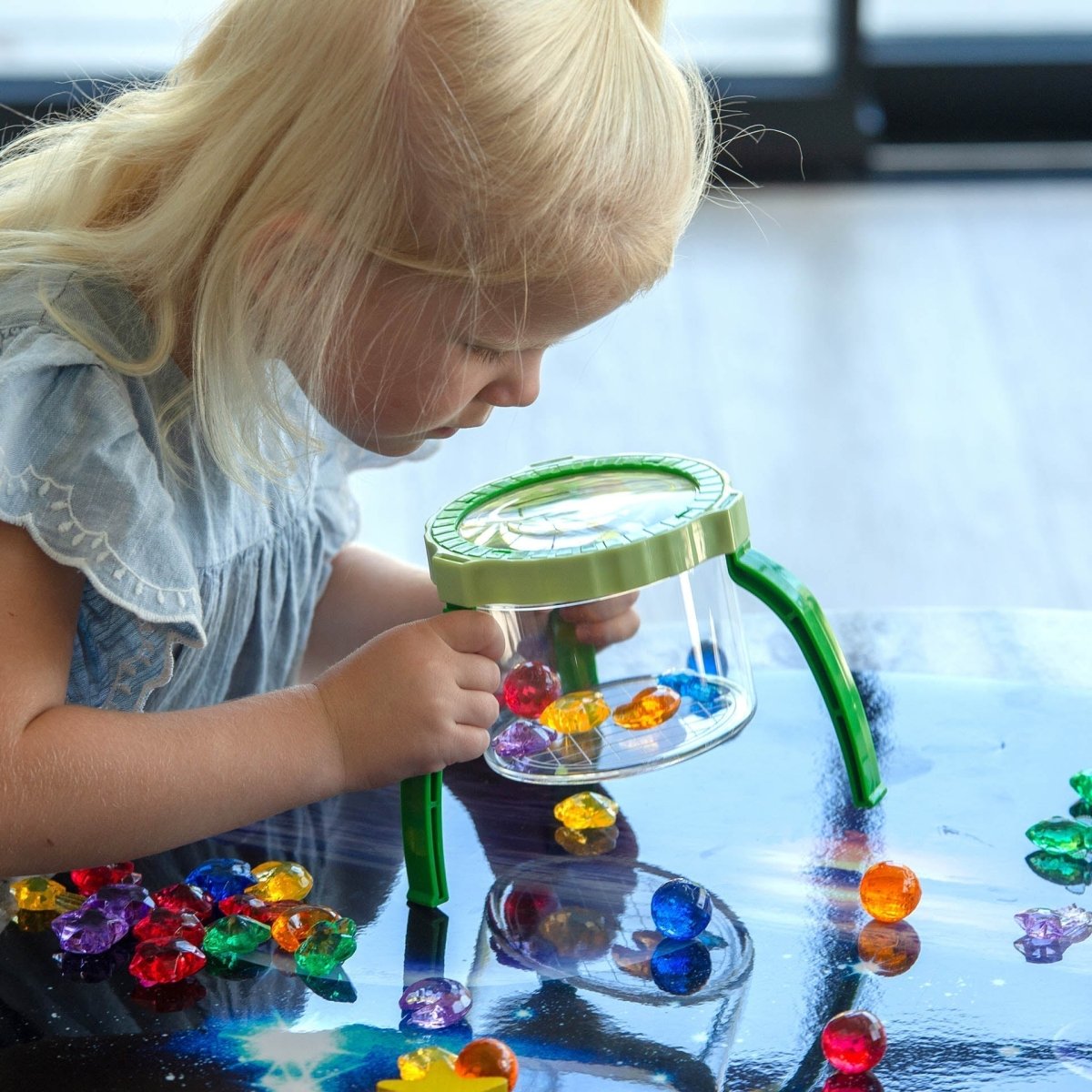 Tabletop Magnifier 2.3X & Pot – for children, available at Learning Bugs UK