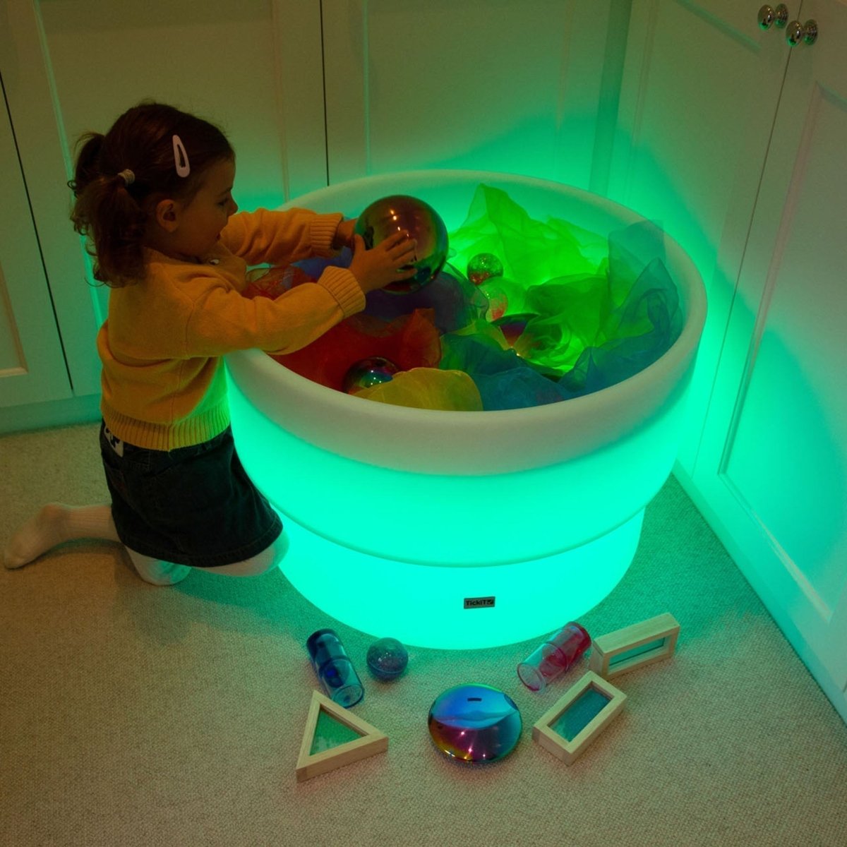 Discovery Glow Water Table – Baby Toys & Activity Equipment for children, available at Learning Bugs UK