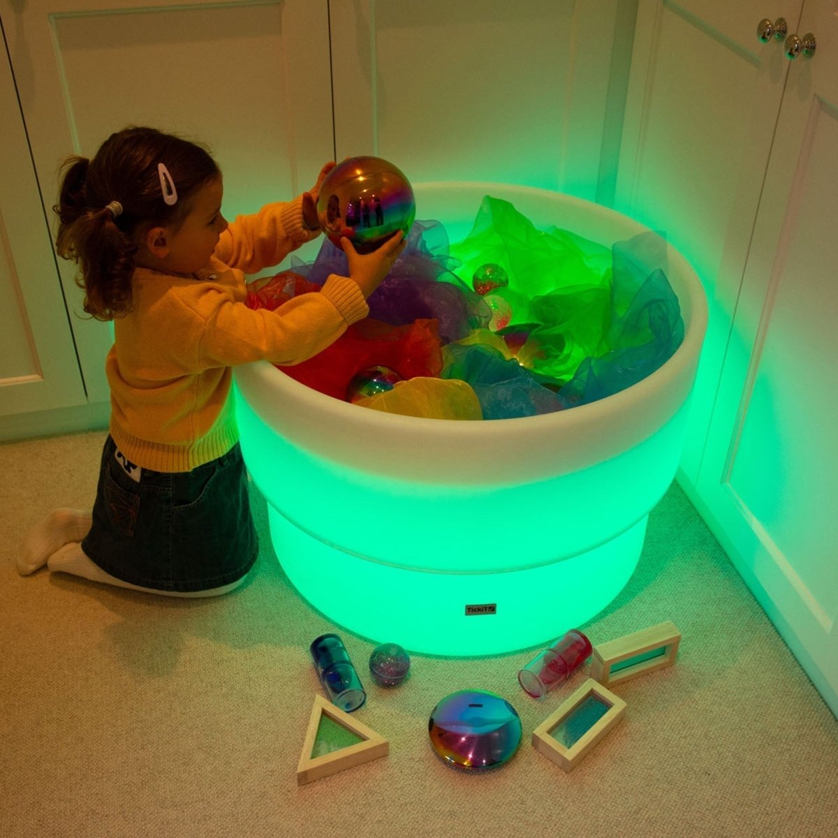 Discovery Glow Water Table – Baby Toys & Activity Equipment for children, available at Learning Bugs UK