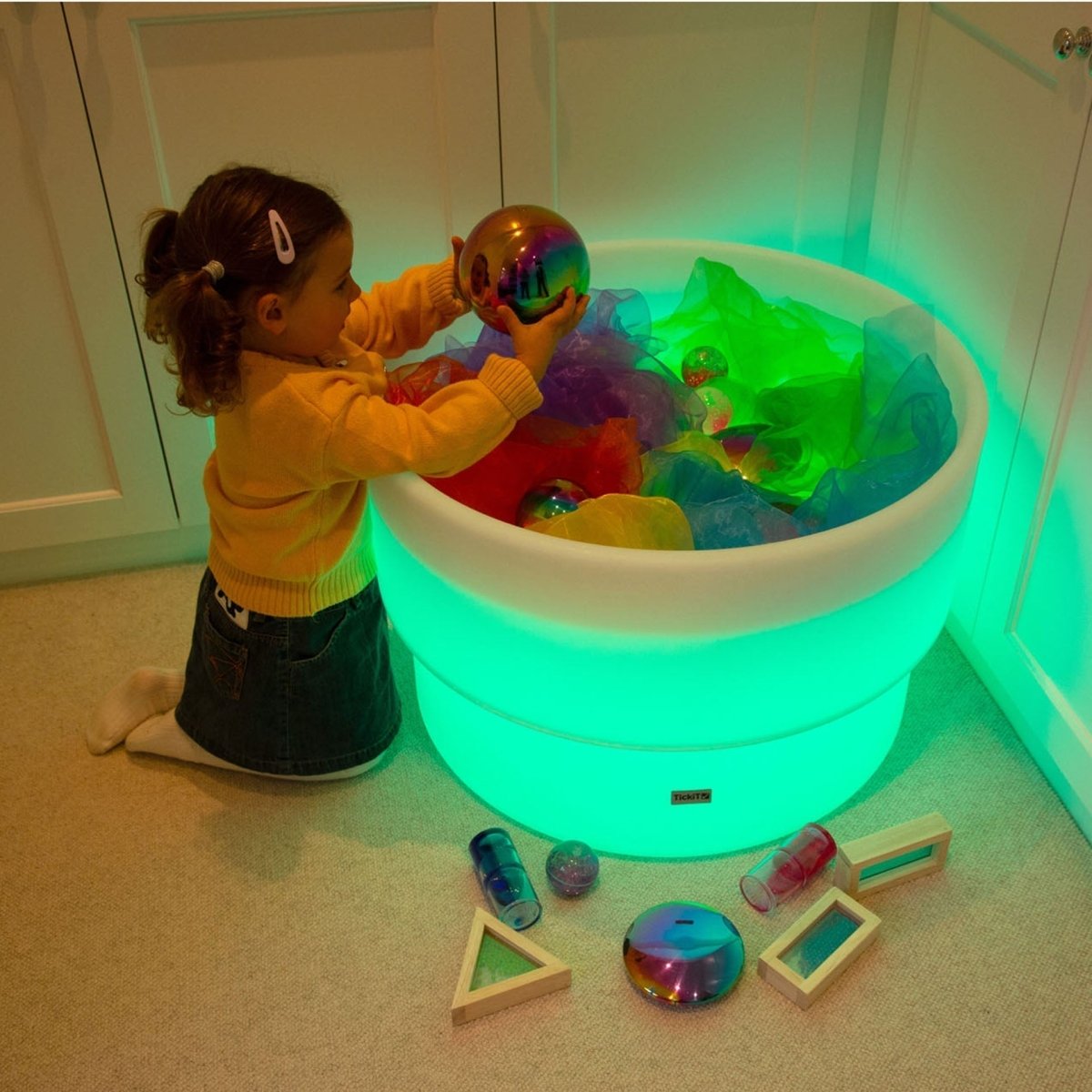 Discovery Glow Water Table – Baby Toys & Activity Equipment for children, available at Learning Bugs UK
