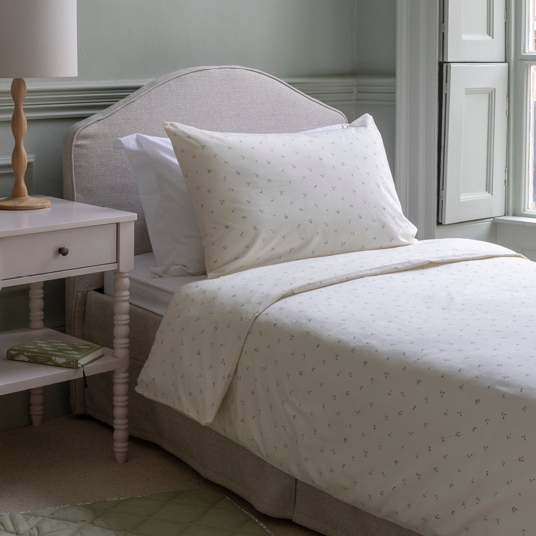 Organic Cotton Single Bedding Set - Nettle Scatter – Bedding for children, available at Learning Bugs UK