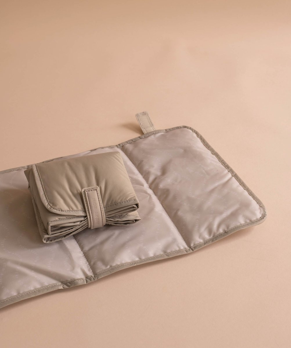 Baby Changing Tote Bag - Oyster – Changing Bags & Travel Changing Mats for children, available at Learning Bugs UK