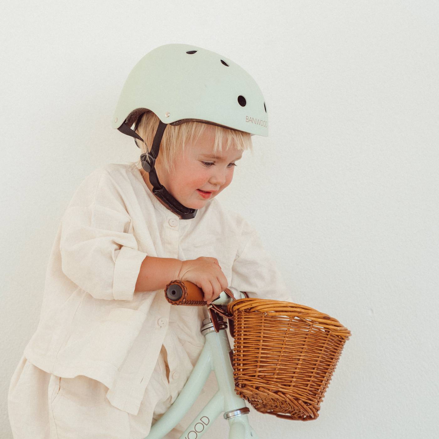 Banwood Classic – Kids Bike & Scooter Helmet (Pale Mint)