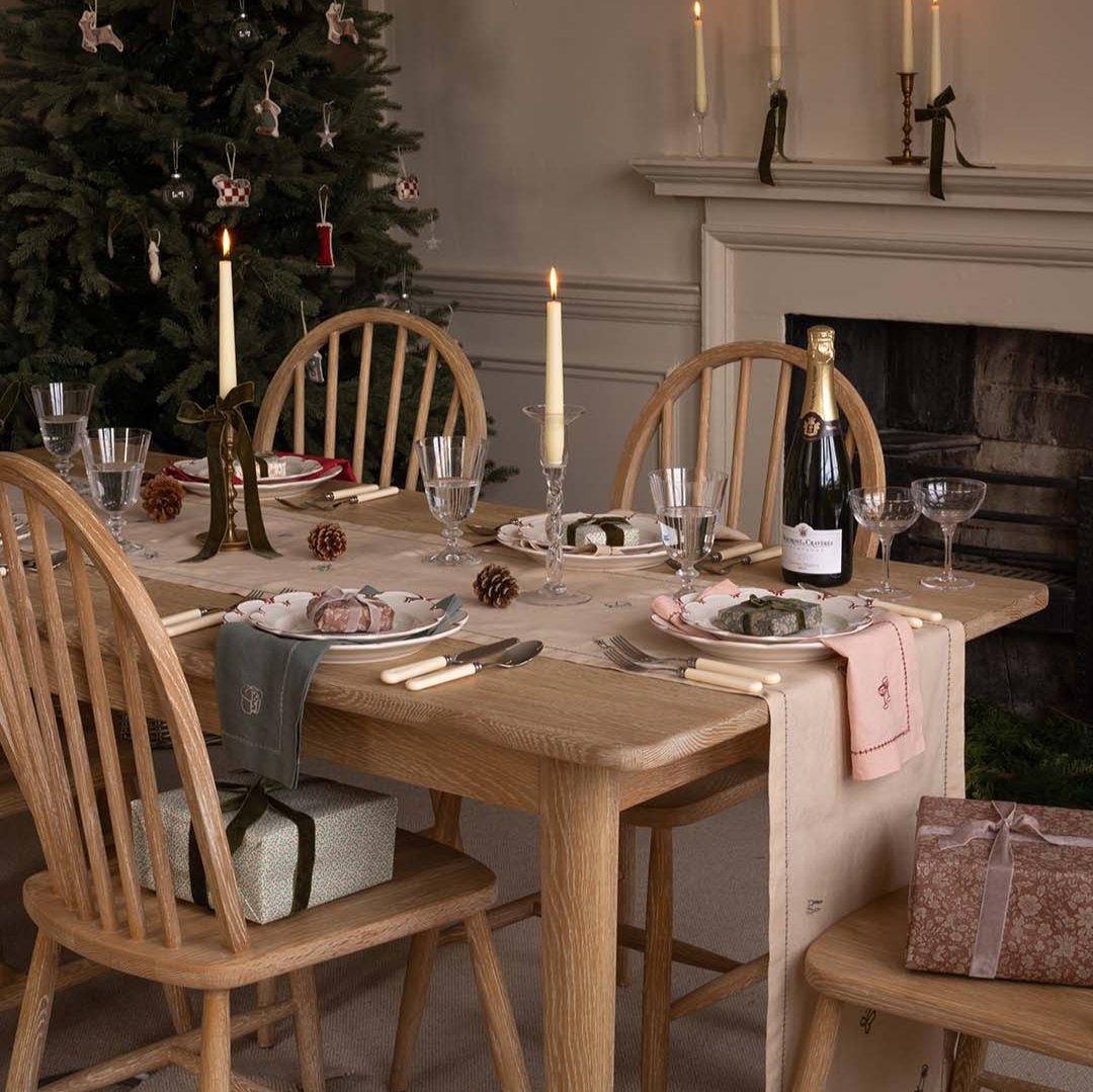 Embroidered Linen Napkins, Set of 4 - Berry