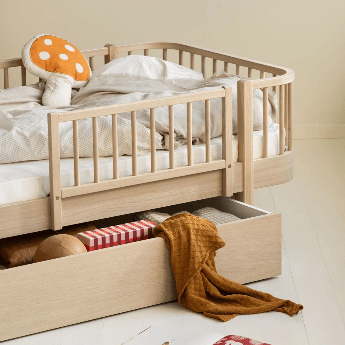 Oliver Furniture Wood Original Day Bed - Oak, view 3