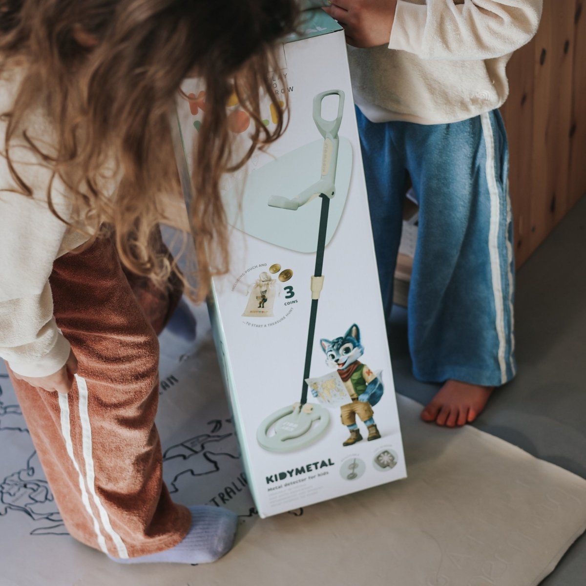 KIDYMETAL Metal Detector Green – Exploration & Discovery for children, available at Learning Bugs UK