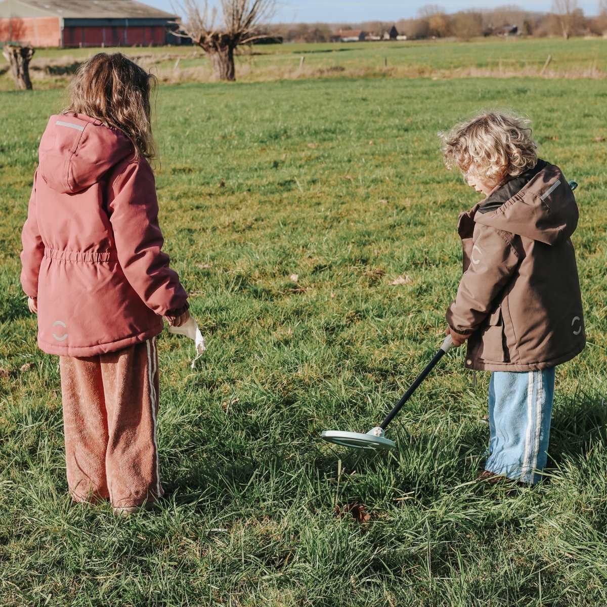 KIDYMETAL Metal Detector Green – Exploration & Discovery for children, available at Learning Bugs UK