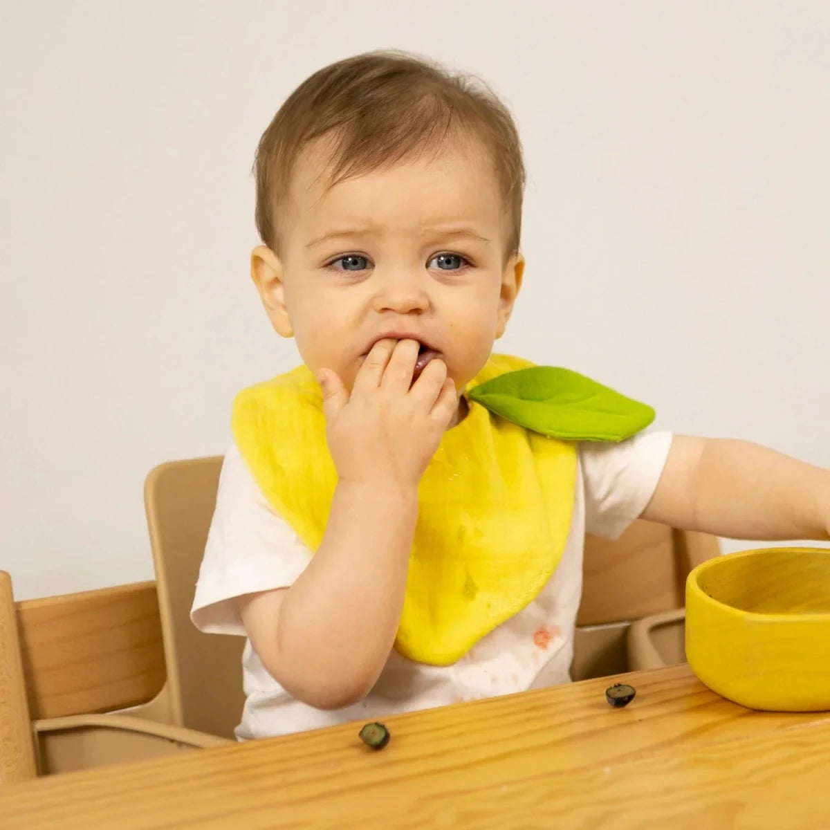 Oli&Carol Lou the Lemon Feeding Bib – Tableware & Cutlery for children, available at Learning Bugs UK