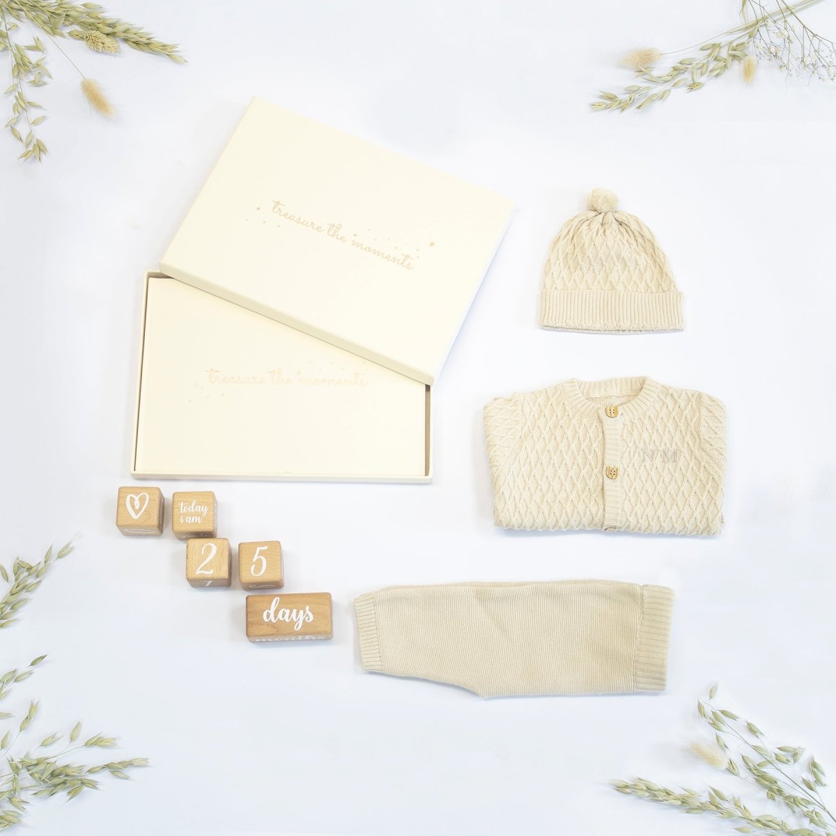 Hello Baby Gender Neutral Gift Set – Gift Box for children, available at Learning Bugs UK