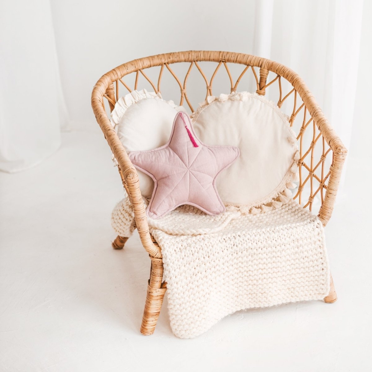 MINICAMP Linen Sea Star Pillow – Pink Throw Pillow for Coastal & Beach Decor – Decorative Pillows for children, available at Learning Bugs UK