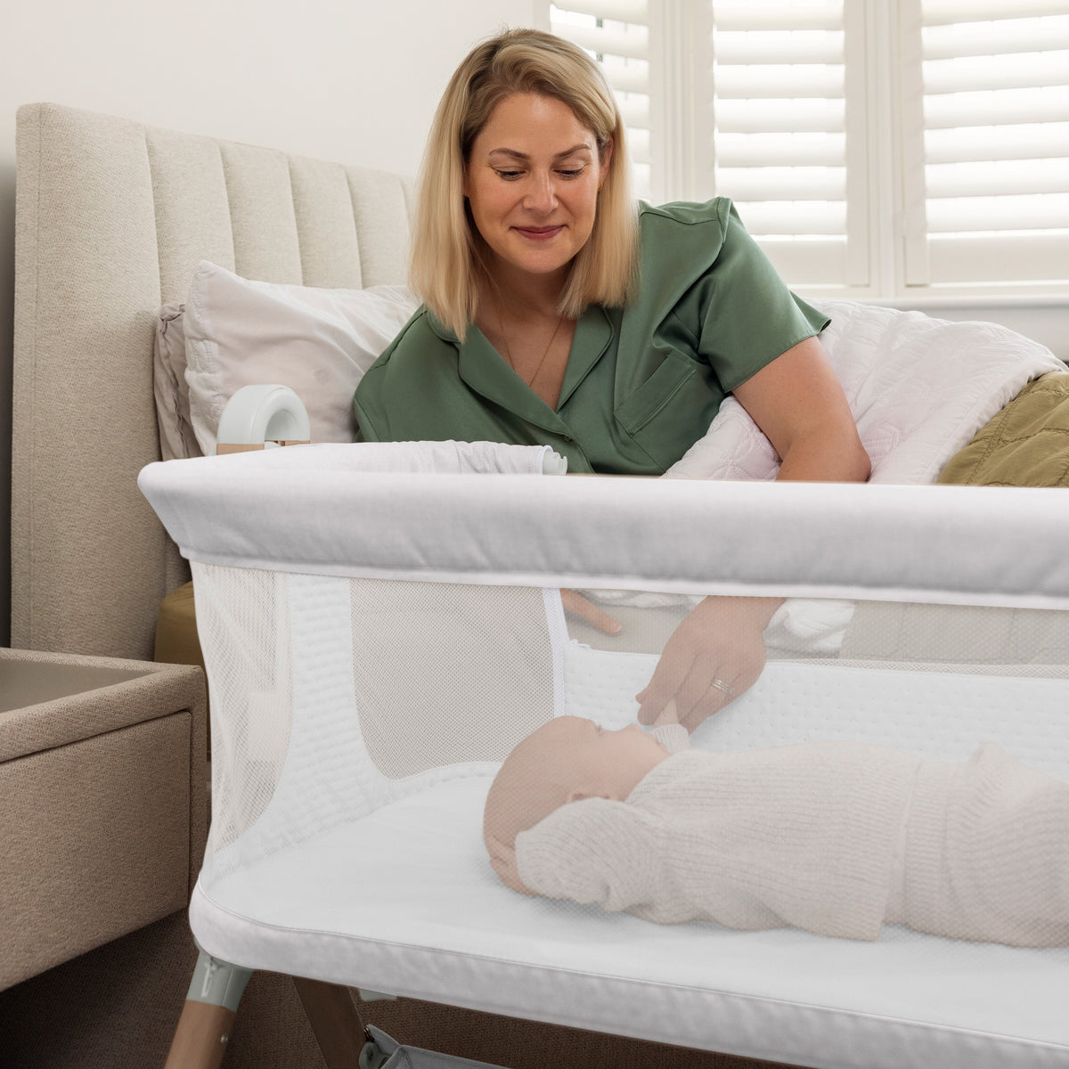 Obaby Cloud Bedside Crib - Grey