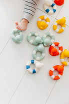 Oli & Carol Floatie Duck Yellow Bath Toy – Bath Toys for children, available at Learning Bugs UK