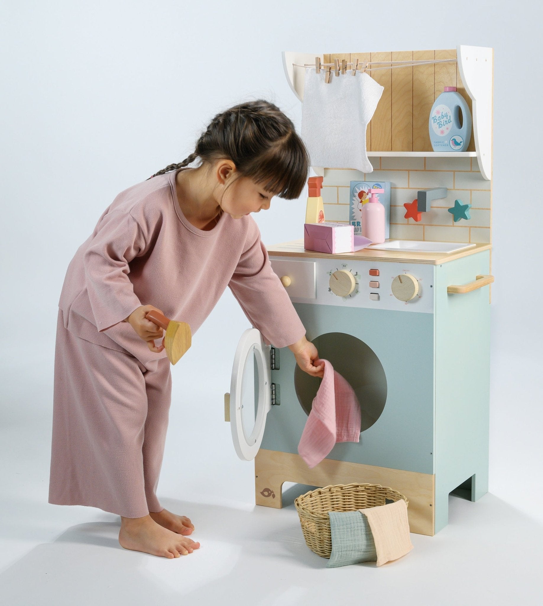 Buy Tender Leaf Laundrette Wooden Play Set | Wooden toy kitchen for kids by Learning Bugs UK