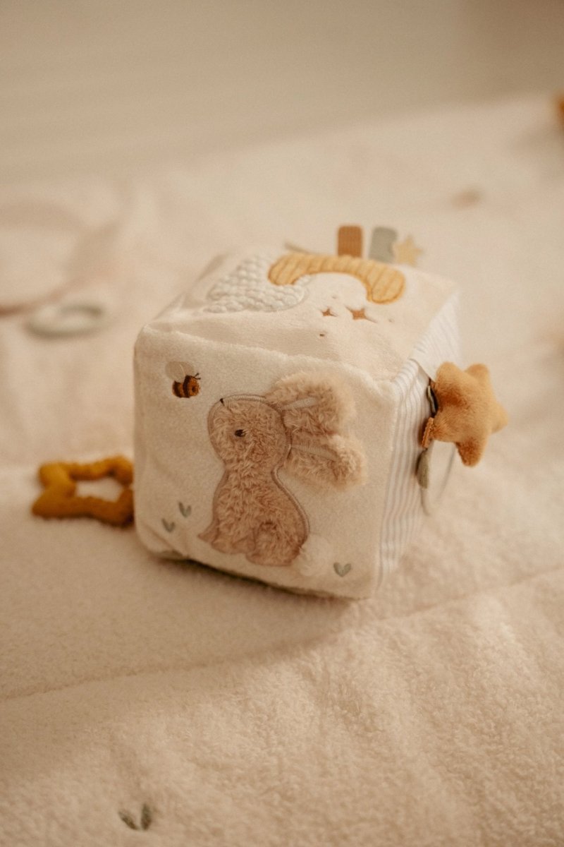 Activity Cube Newborn Naturals – for children, available at Learning Bugs UK