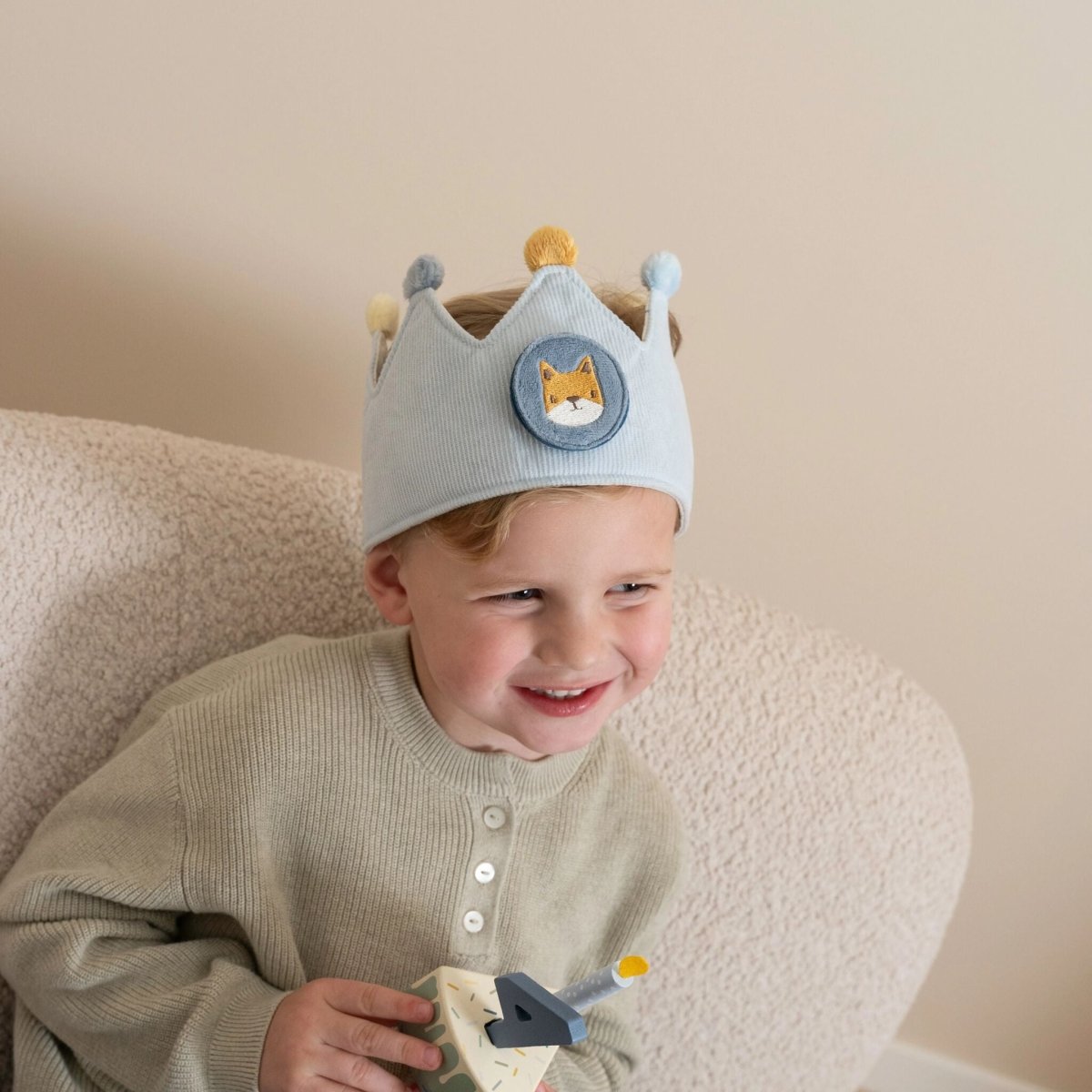 Birthday Crown With Numbers Blue – for children, available at Learning Bugs UK