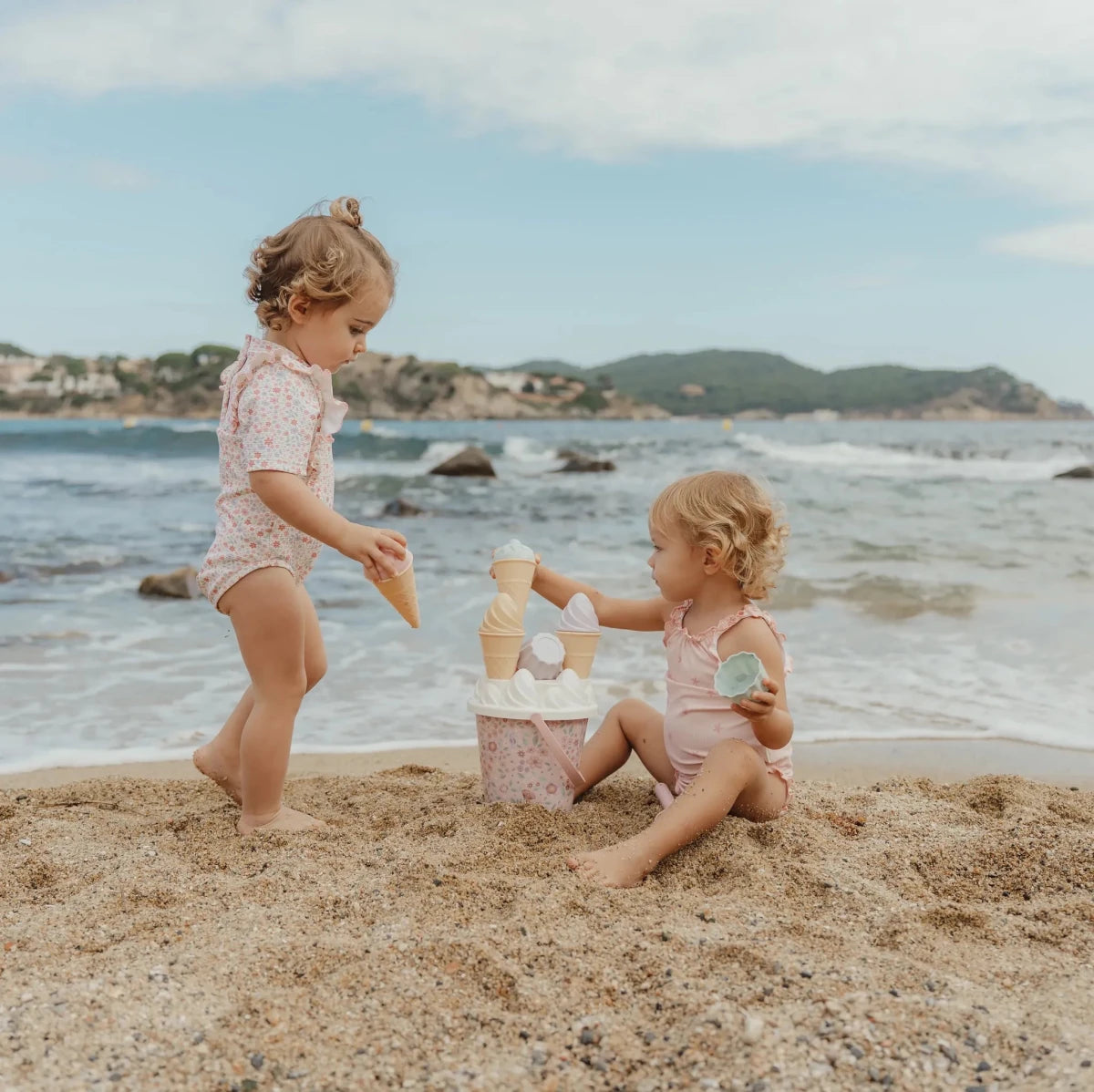 Little Dutch Ice Cream Buckets - Pink / Blue – Sand & Water Toys for children, available at Learning Bugs UK