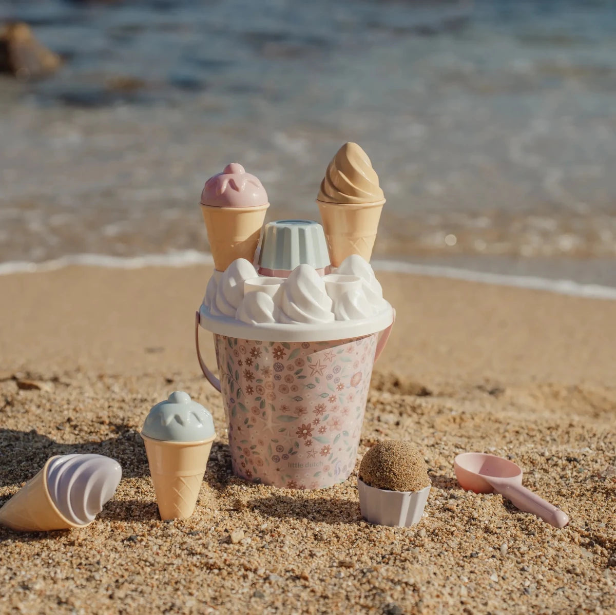 Little Dutch Ice Cream Buckets - Pink / Blue – Sand & Water Toys for children, available at Learning Bugs UK