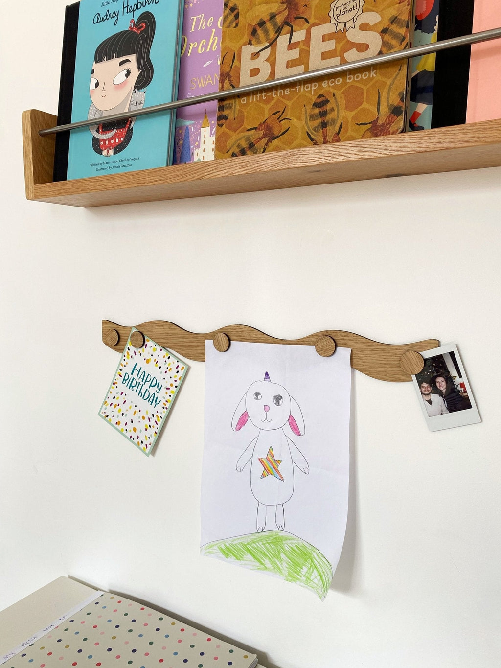 The Art Display Bar - Wavy - Oak