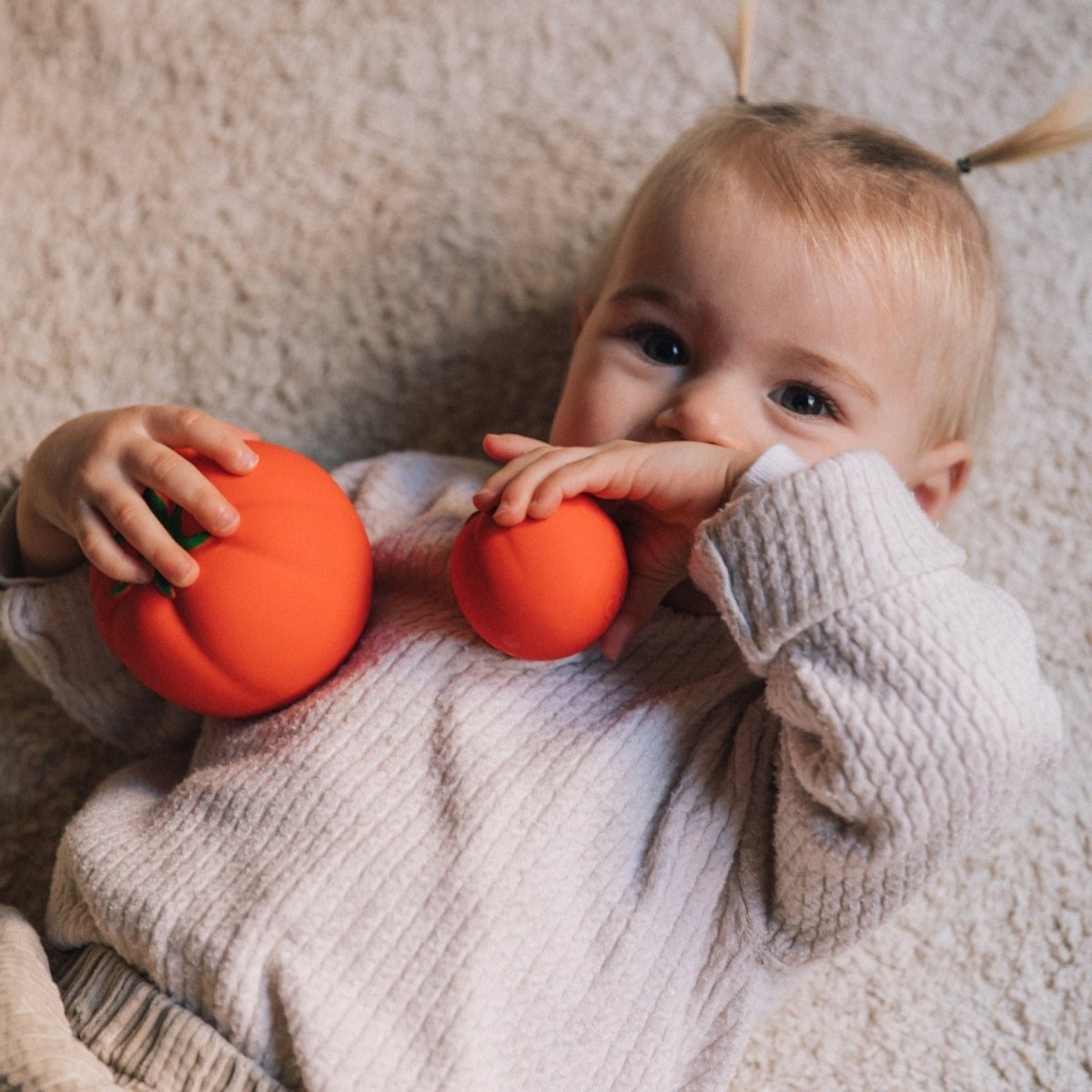 Oli & Carol Baby Sensory Ball Veggie Salad – Baby Sensory Toys for children, available at Learning Bugs UK