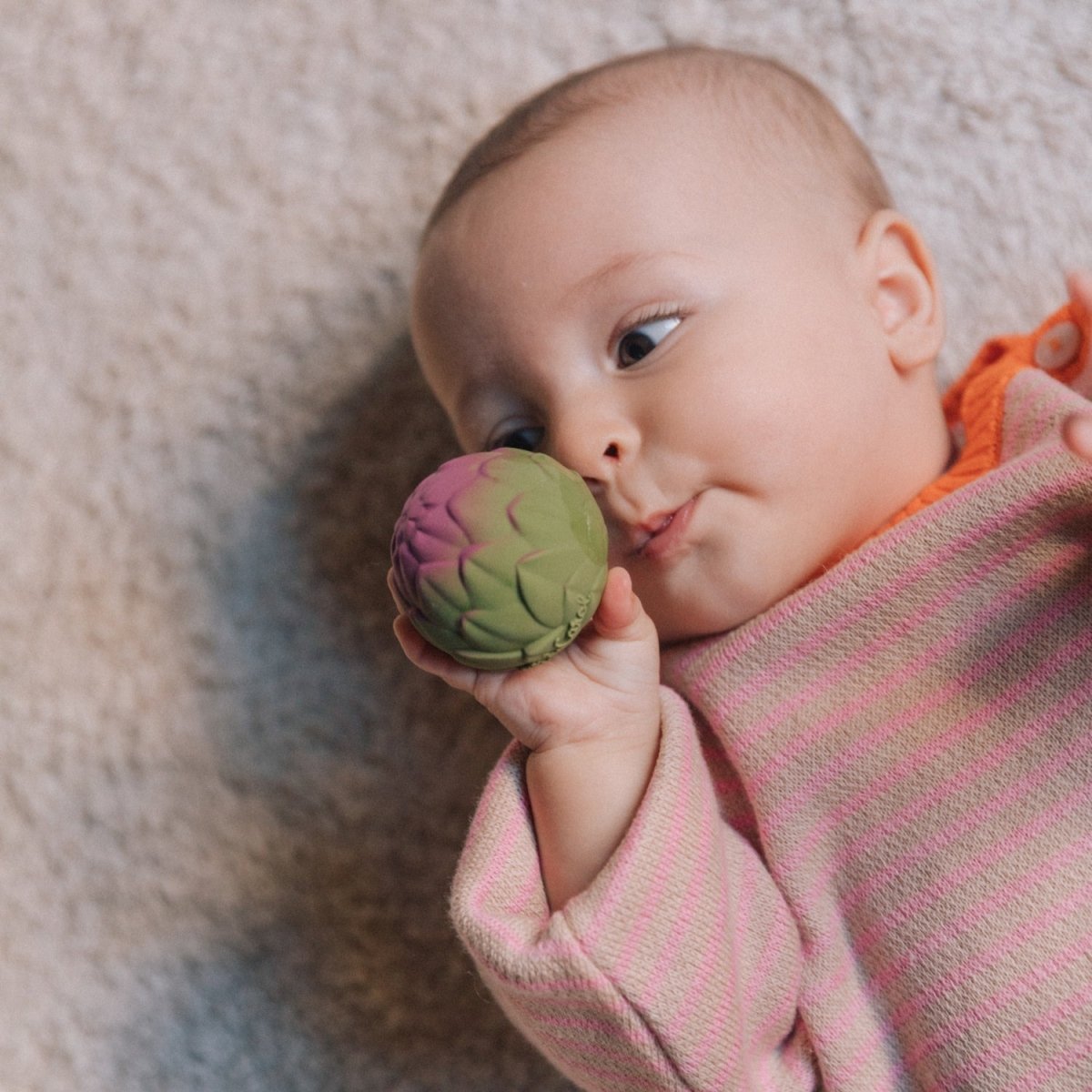 Oli & Carol Baby Sensory Ball Veggie Soup – Baby Sensory Toys for children, available at Learning Bugs UK
